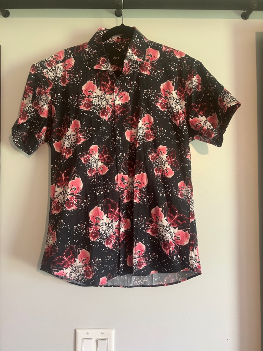 JEFF Black & Pink Floral Short-Sleeve Button-Down Shirt